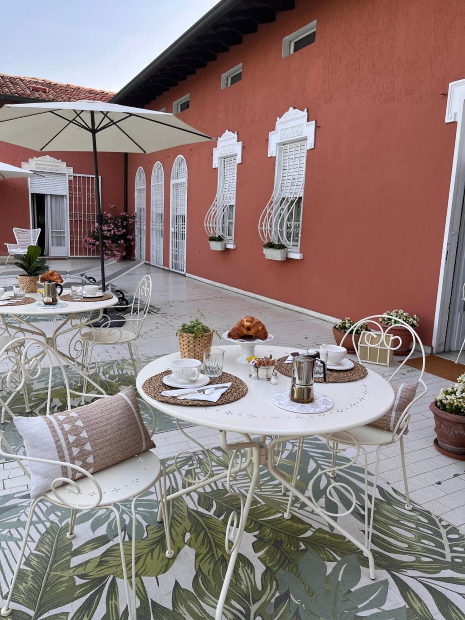 Villa House And Garden B&B Montichiari Esterno foto
